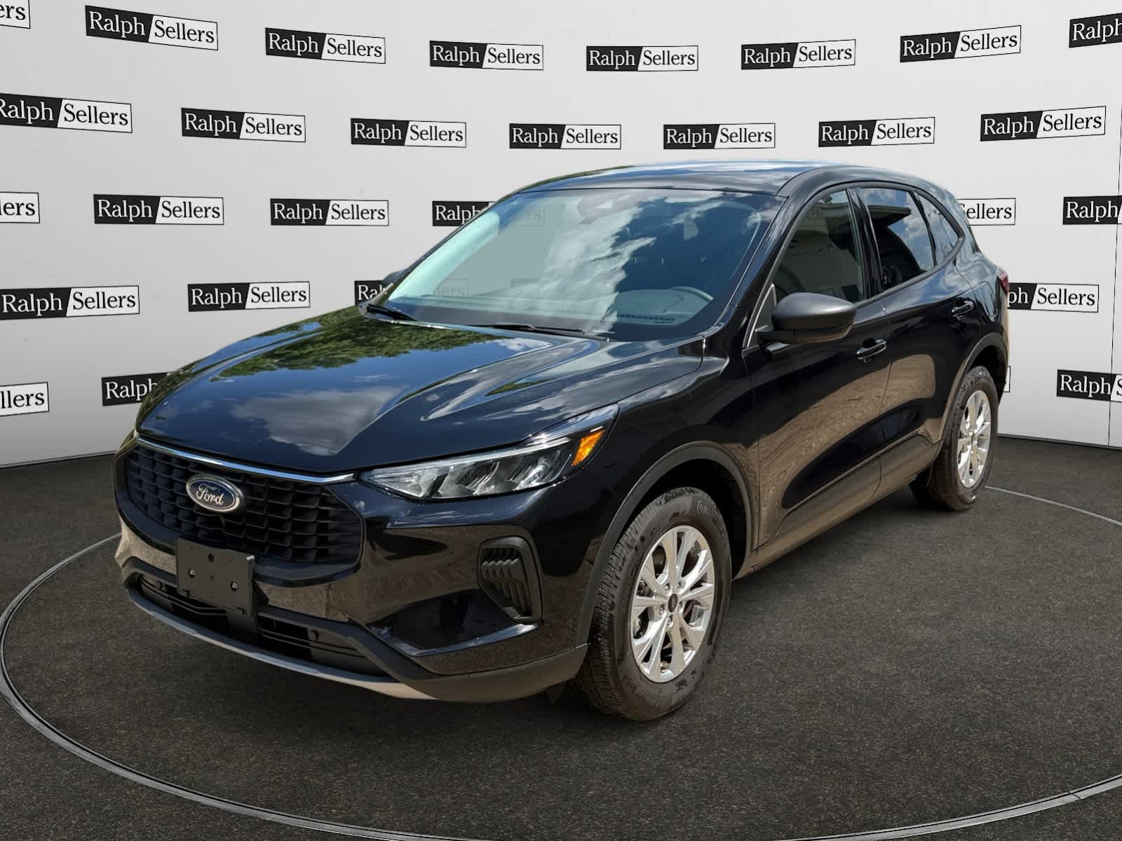 Used 2025 Ford Escape Active AWD/4WD image 2