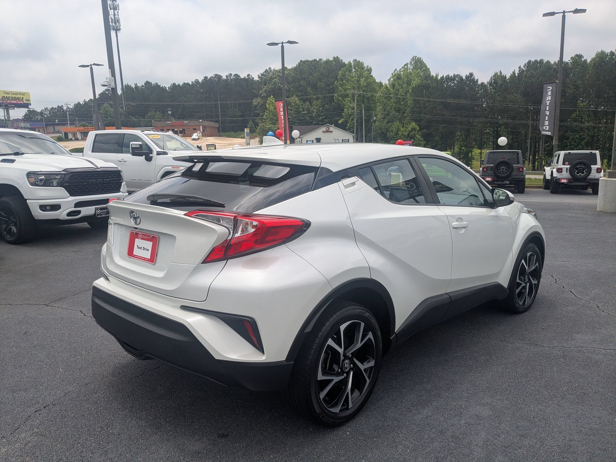 Used 2021 Toyota C-HR XLE FWD image 5