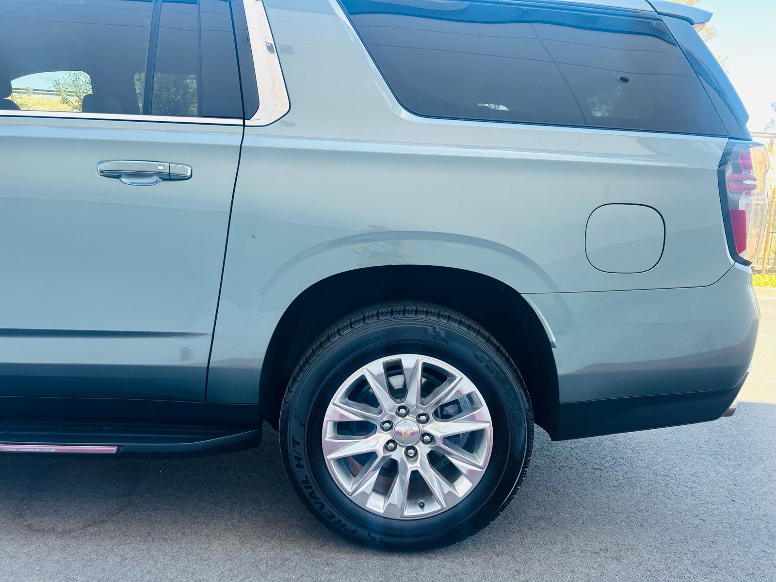 Used 2023 Chevrolet Suburban Premier AWD/4WD image 20
