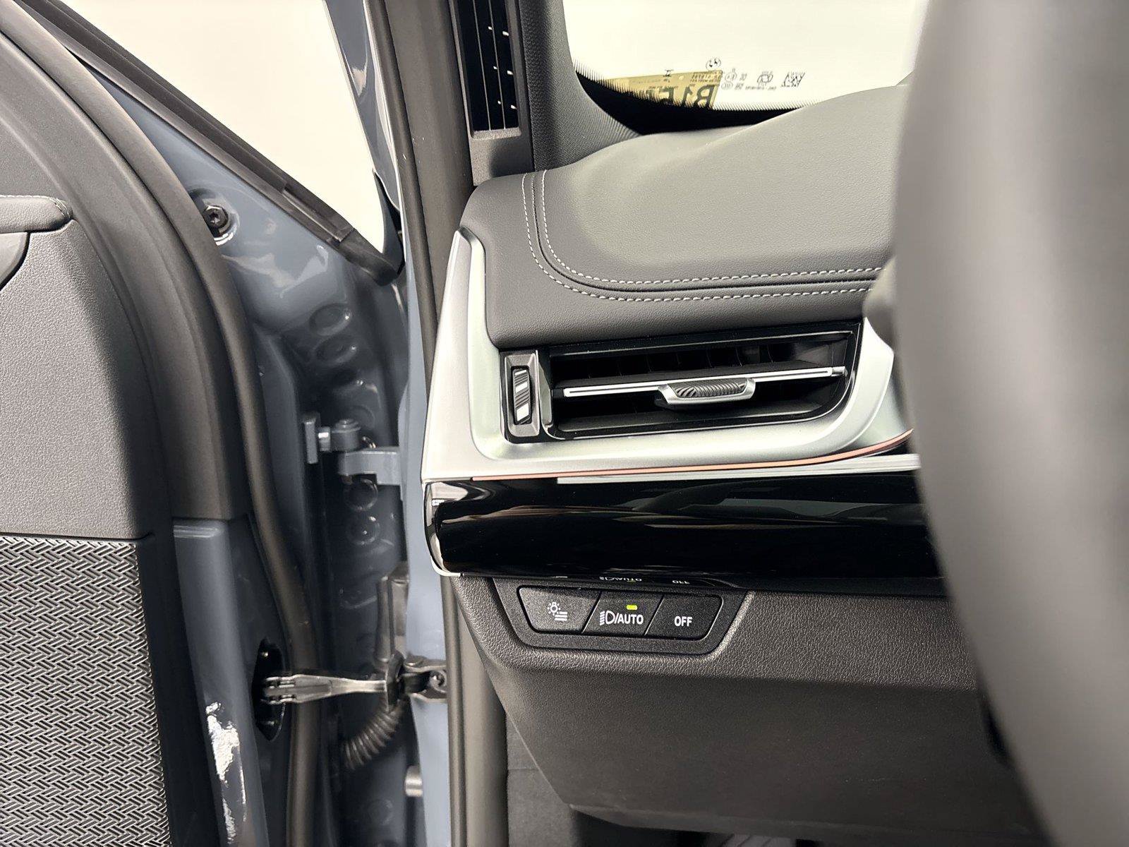 New 2027 BMW X1 xDrive28i AWD/4WD image 31