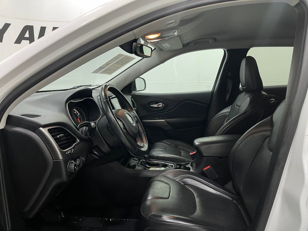 Used 2019 Jeep Cherokee Limited image 12