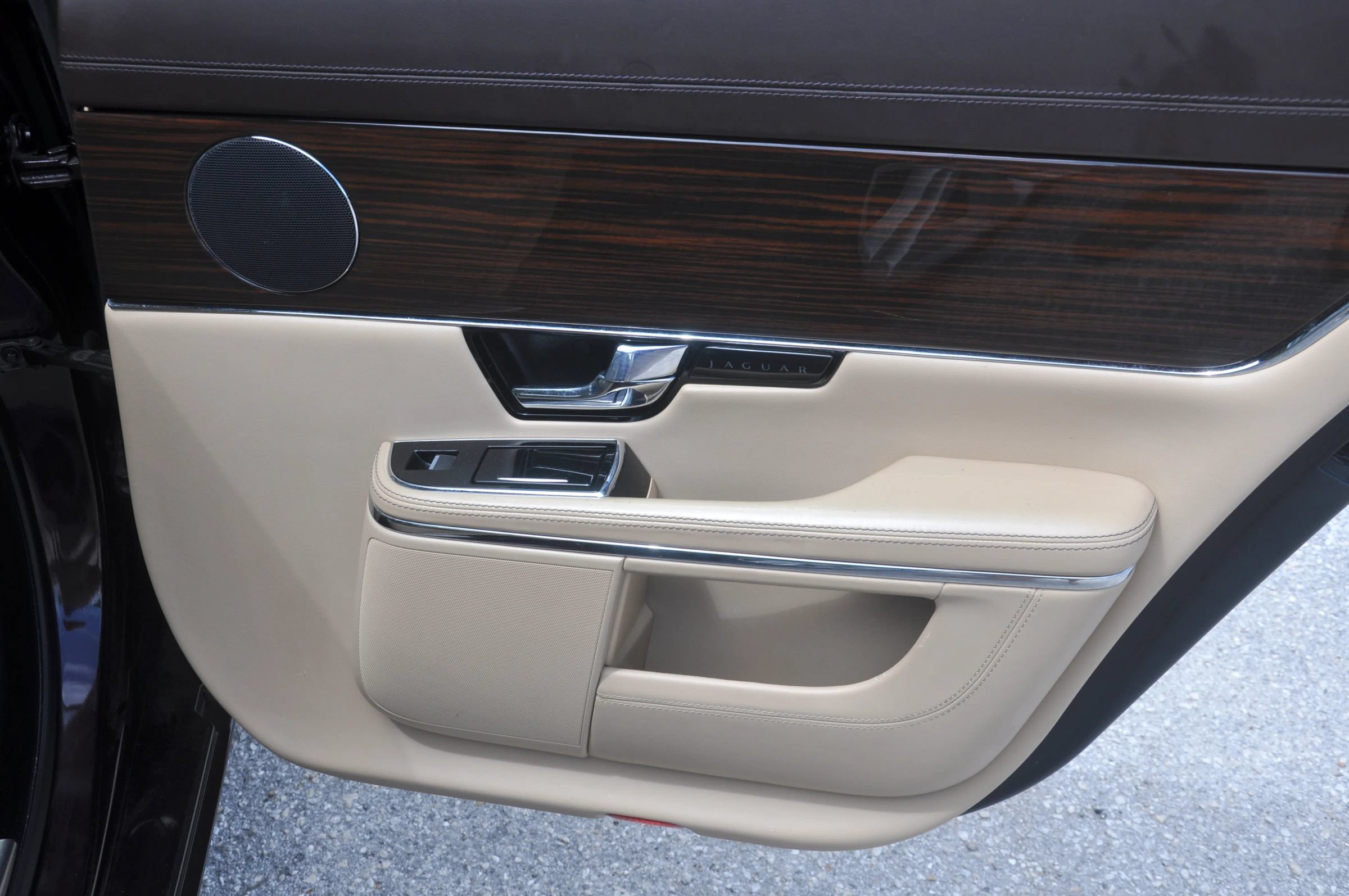 Used 2011 Jaguar XJ L RWD image 13