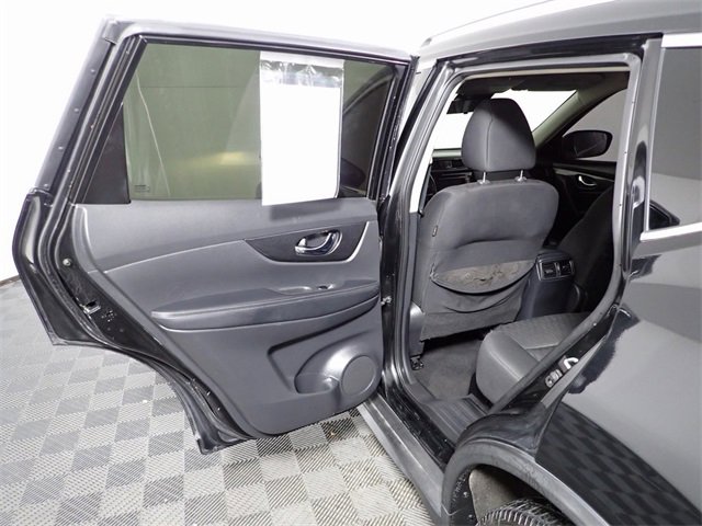 Used 2020 Nissan Rogue SV image 36