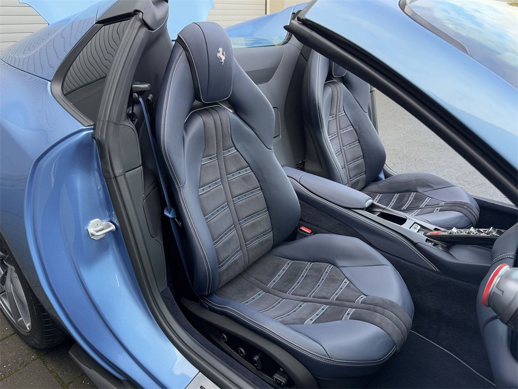 Used 2021 Ferrari 812 GTS image 23