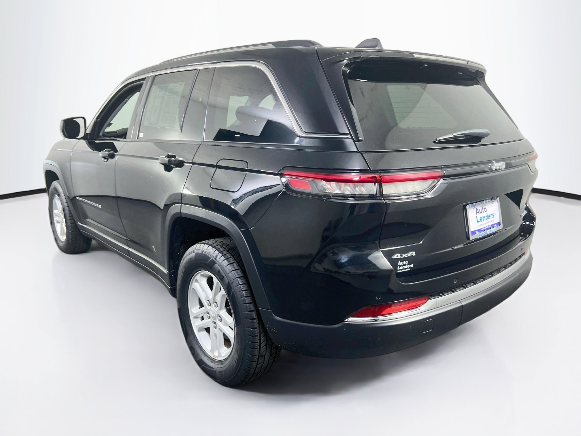 Used 2023 Jeep Grand Cherokee Laredo w/ Luxury Tech Group I AWD/4WD image 7