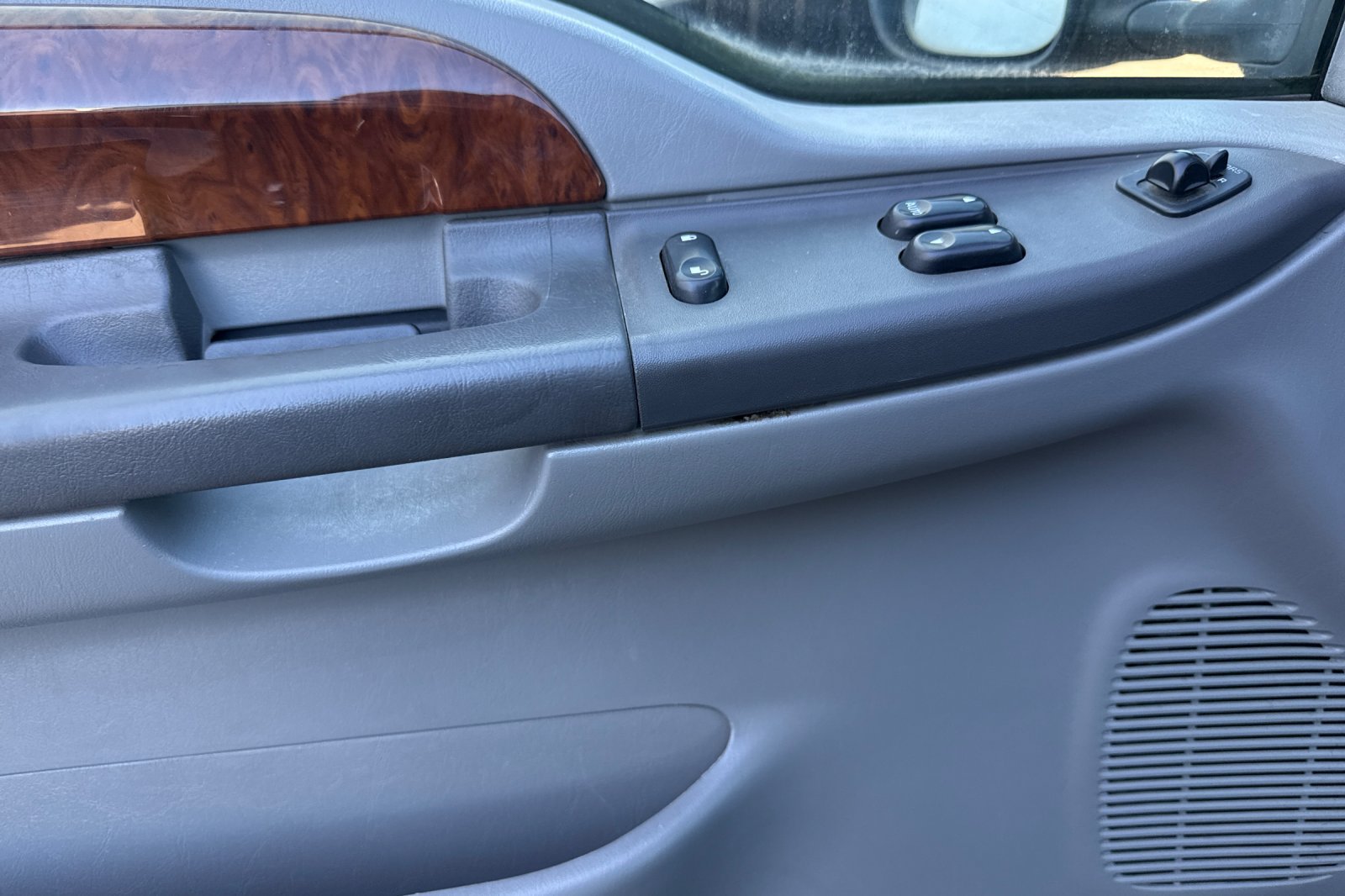 Used 2003 Ford F250 Lariat AWD/4WD image 11
