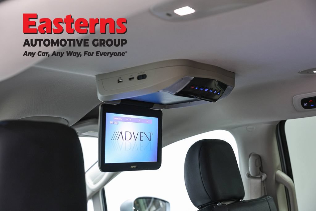 Used 2021 Chrysler Pacifica Touring-L FWD image 23