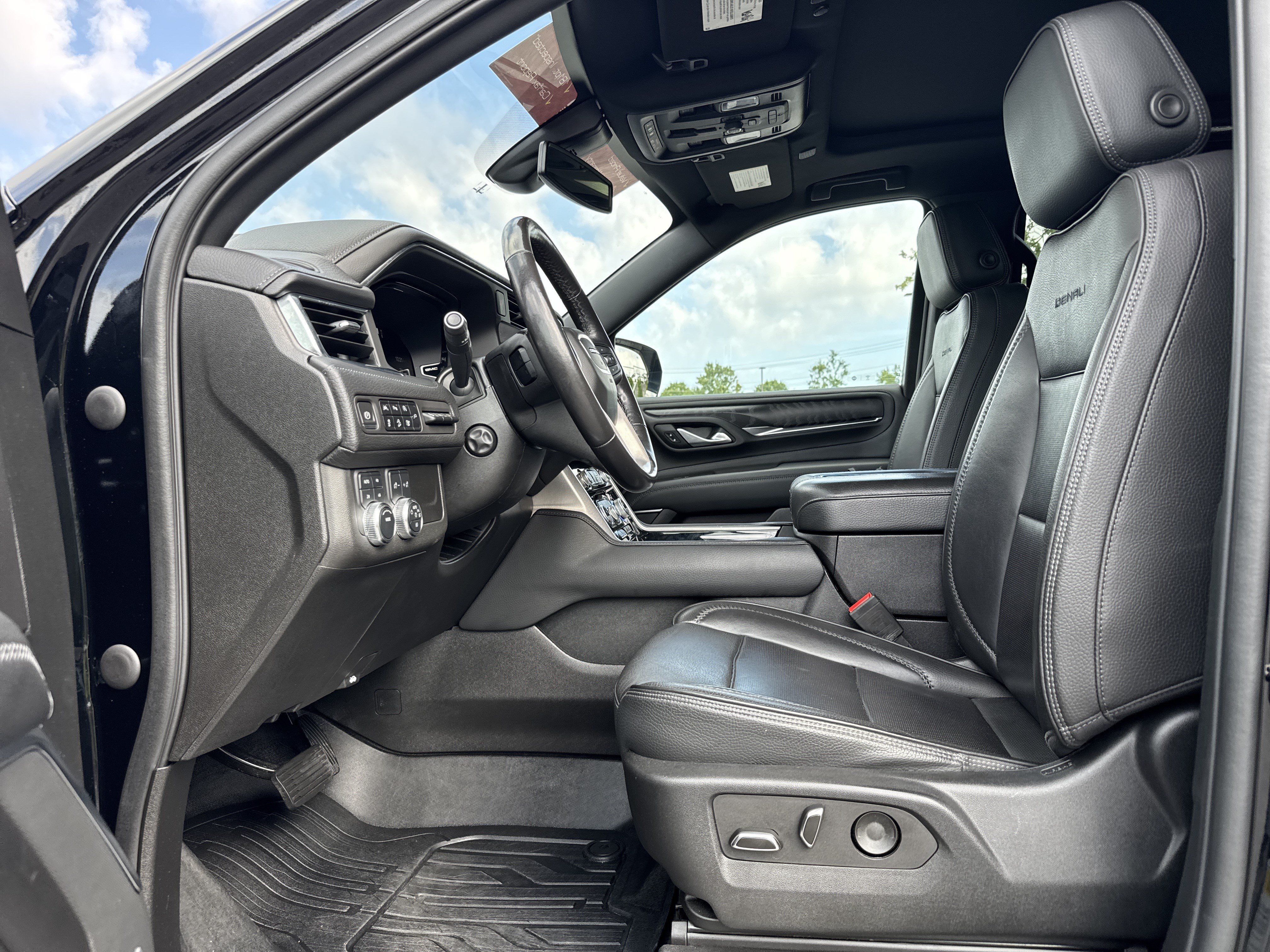 Used 2022 GMC Yukon Denali AWD/4WD image 16