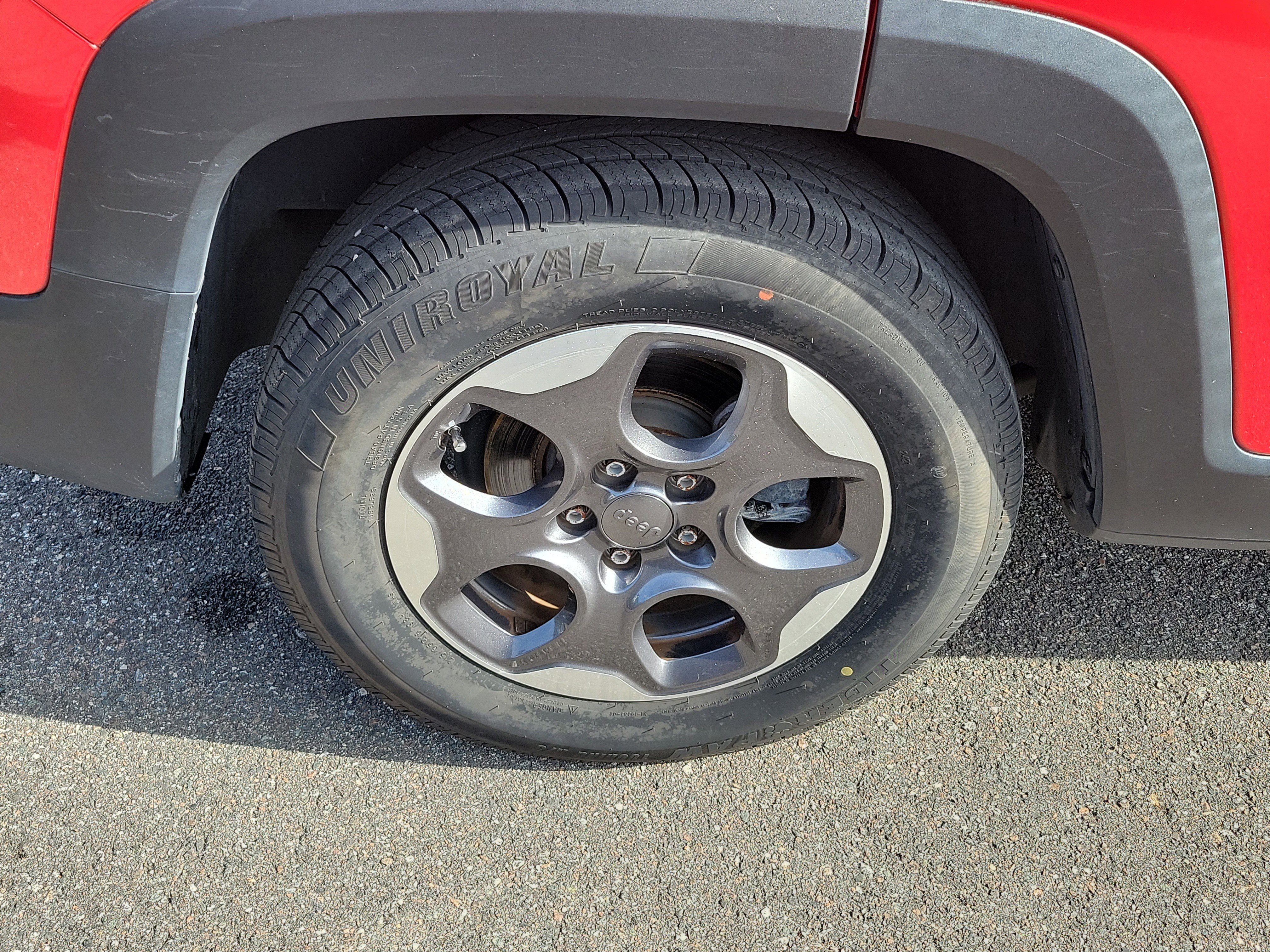 Used 2015 Jeep Renegade Latitude w/ Cold Weather Group II image 37