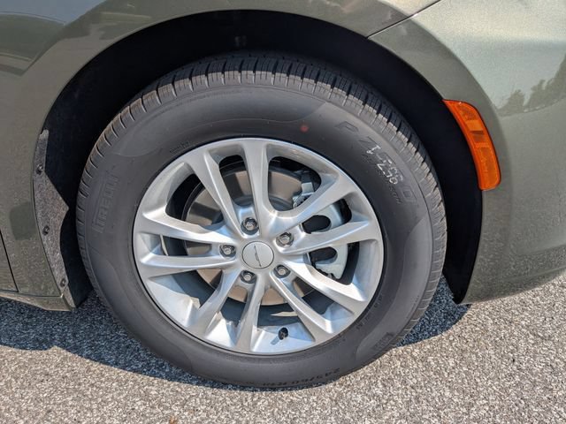 New 2027 Chrysler Pacifica Select FWD image 4