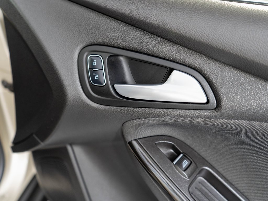 Used 2018 Ford Focus Titanium image 9
