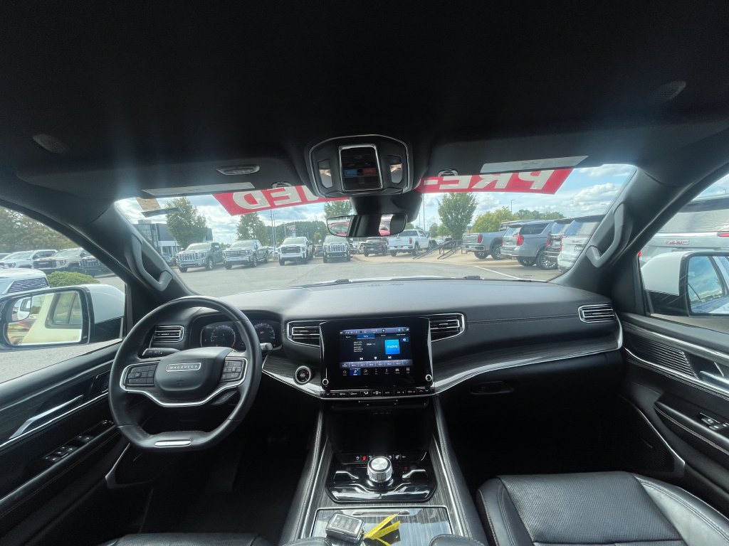 Used 2022 Jeep Wagoneer Series III AWD/4WD image 27