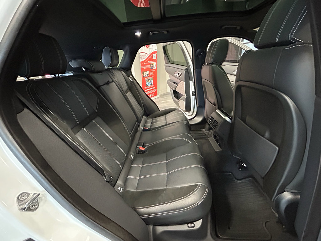 Used 2018 Land Rover Range Rover Velar R-Dynamic SE AWD/4WD image 43