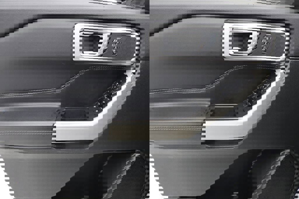 Used 2021 Ford Explorer XLT w/ Equipment Group 202A image 13