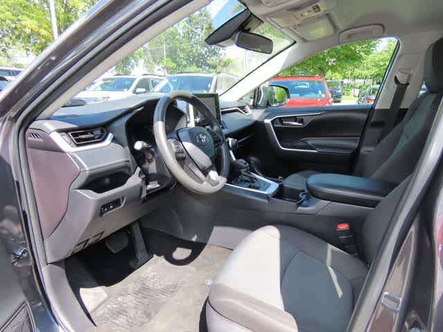 Used 2025 Toyota RAV4 XLE AWD/4WD image 2