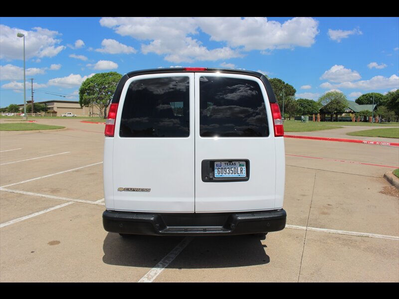 Used 2022 Chevrolet Express 3500 LS RWD image 4