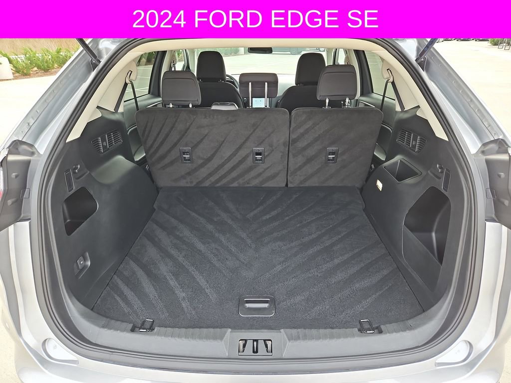Used 2024 Ford Edge SE image 16