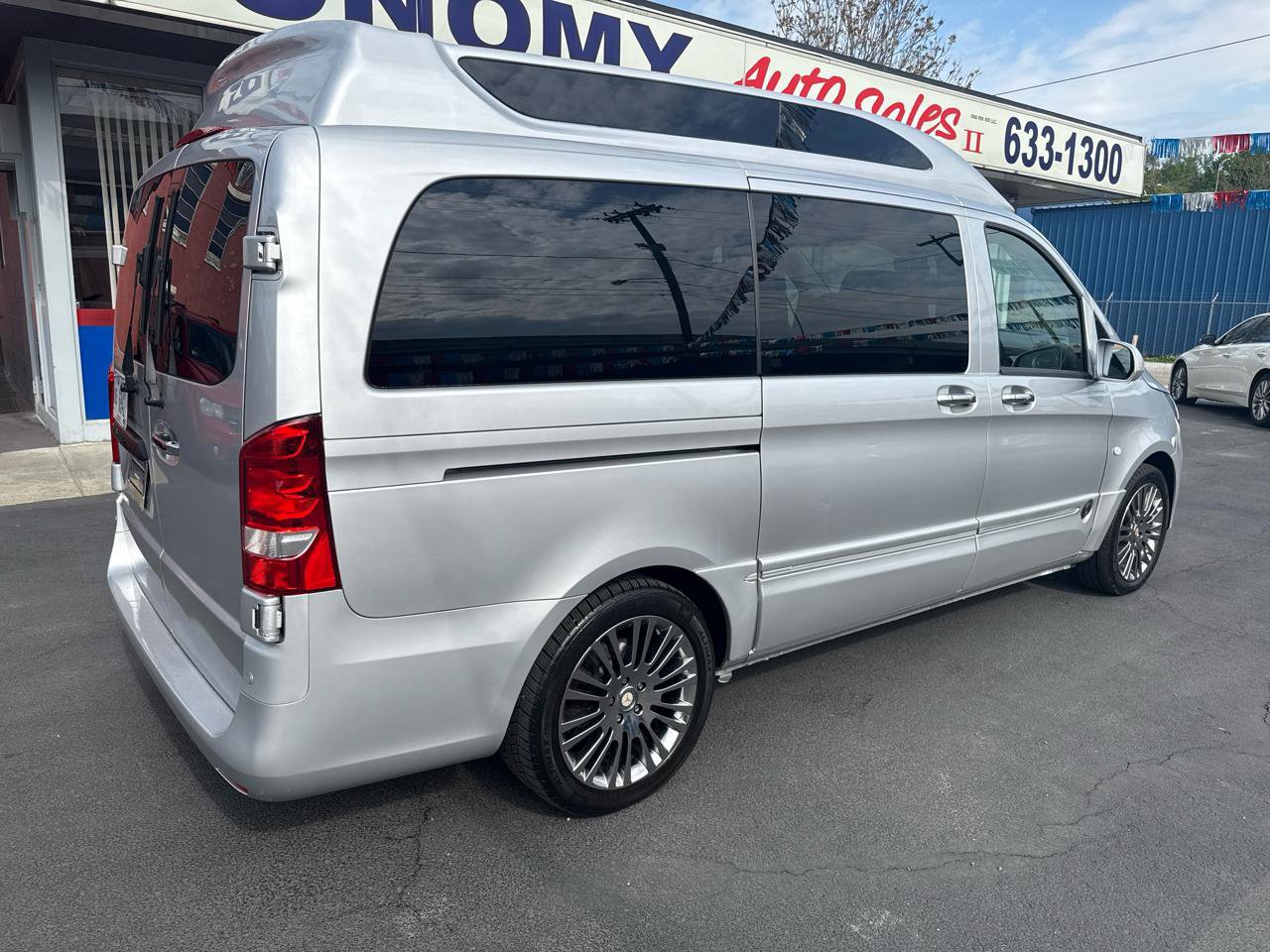 Used 2016 Mercedes-Benz Metris Passenger image 3