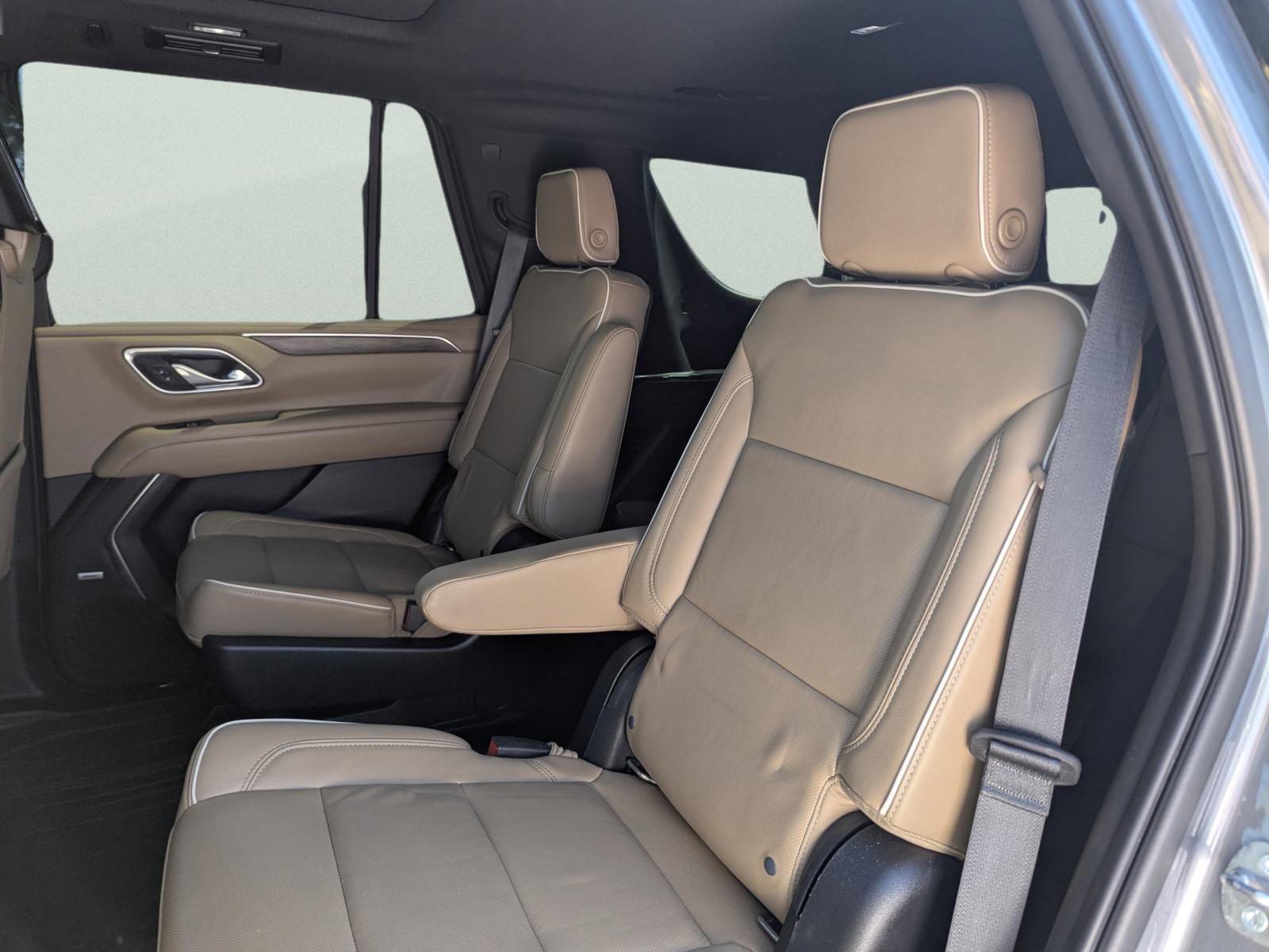 Used 2021 Chevrolet Tahoe Premier w/ Premium Package image 21