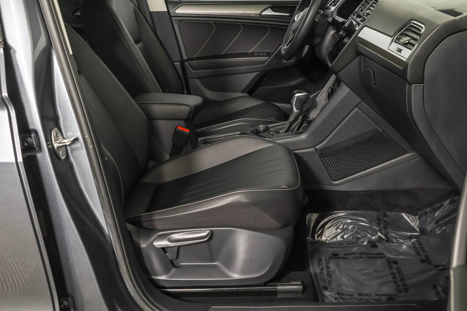 Used 2022 Volkswagen Tiguan SE image 45