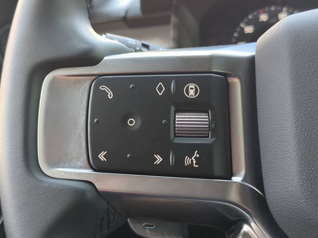 Used 2025 Land Rover Discovery Dynamic SE AWD/4WD image 25