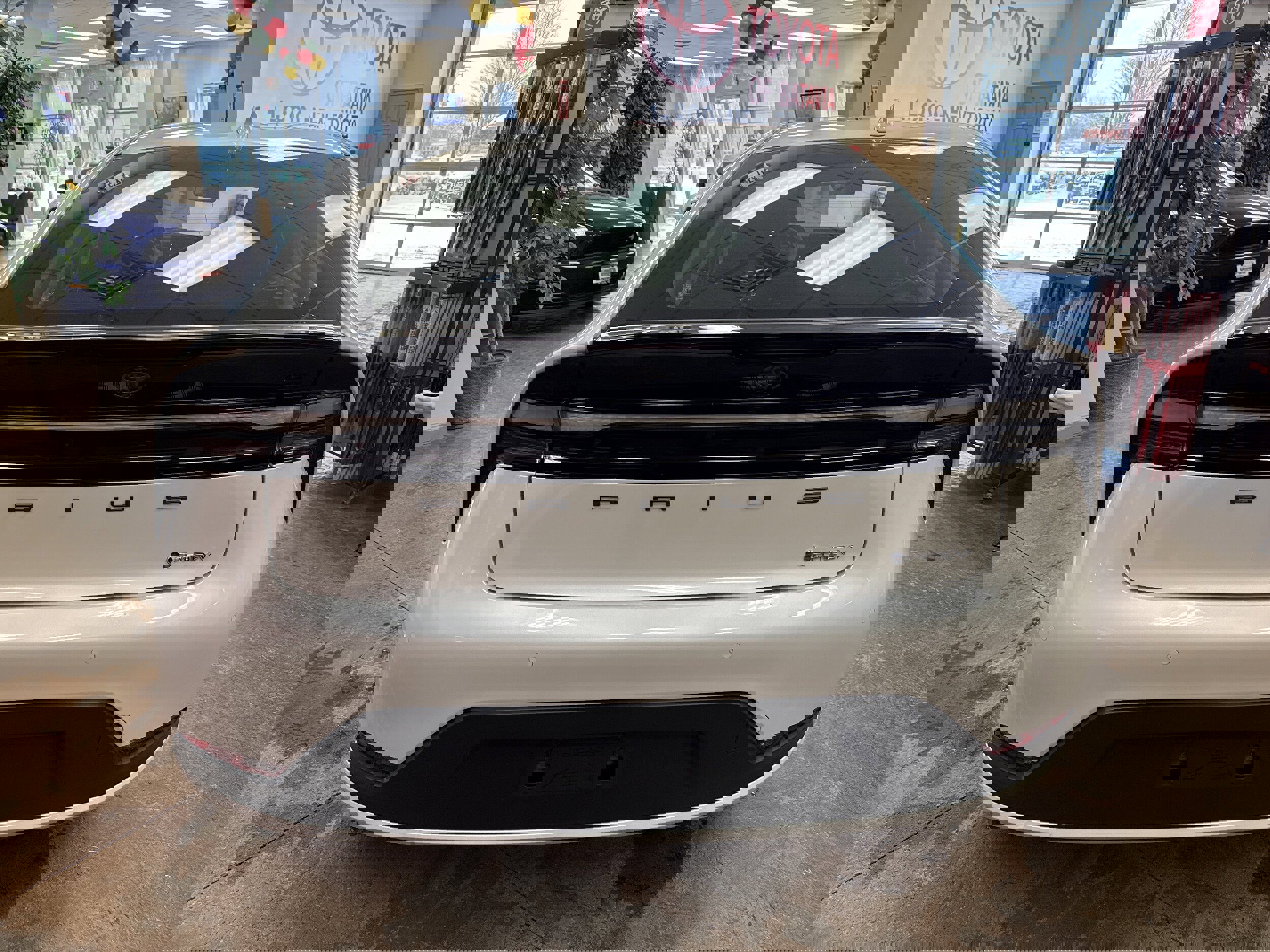 Used 2025 Toyota Prius Plug-In Hybrid image 11