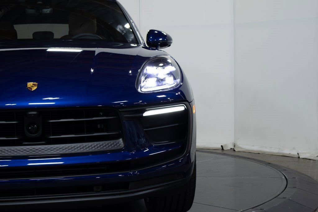 Certified 2025 Porsche Macan image 20
