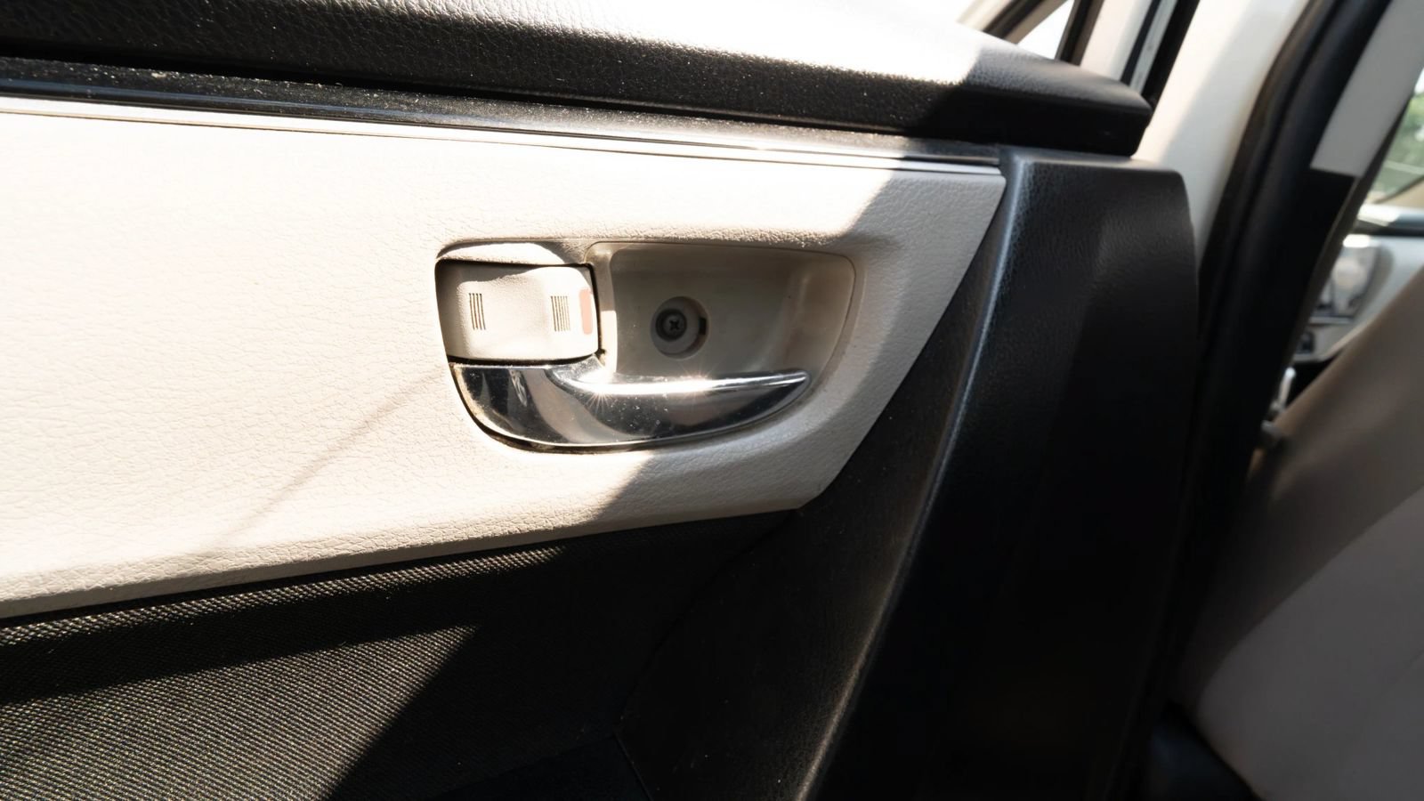 Used 2019 Toyota Corolla LE FWD image 23