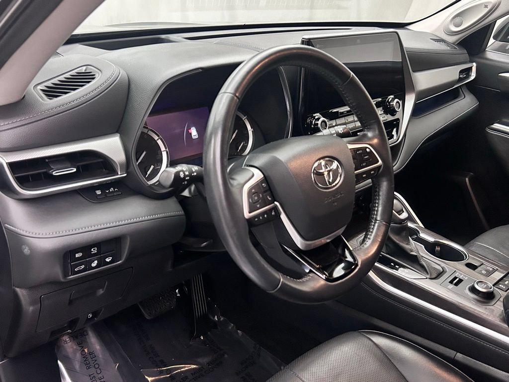 Used 2022 Toyota Highlander Platinum AWD/4WD image 11