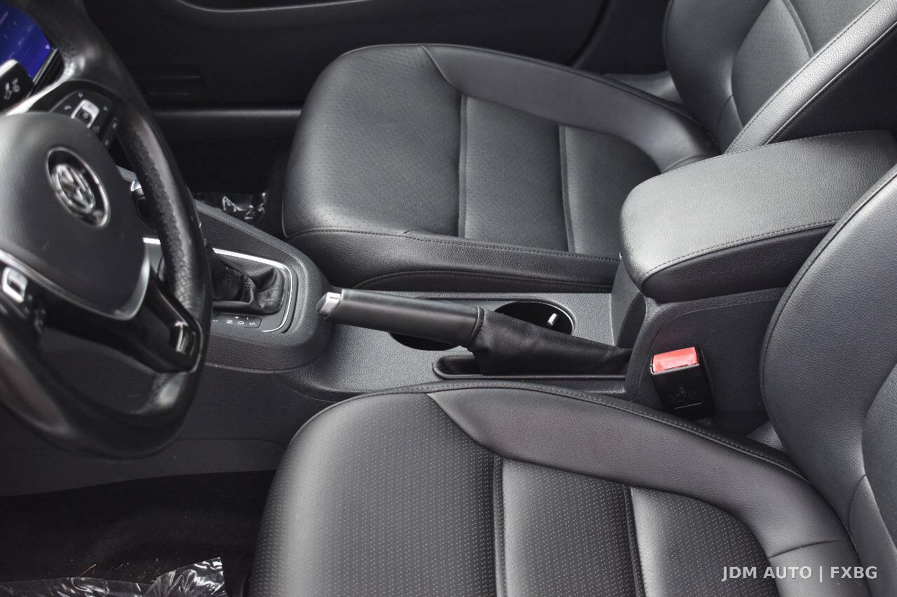 Used 2017 Volkswagen Jetta SE FWD image 28