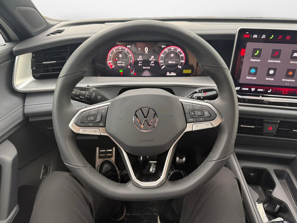 New 2026 Volkswagen Tiguan SE R-Line FWD image 10