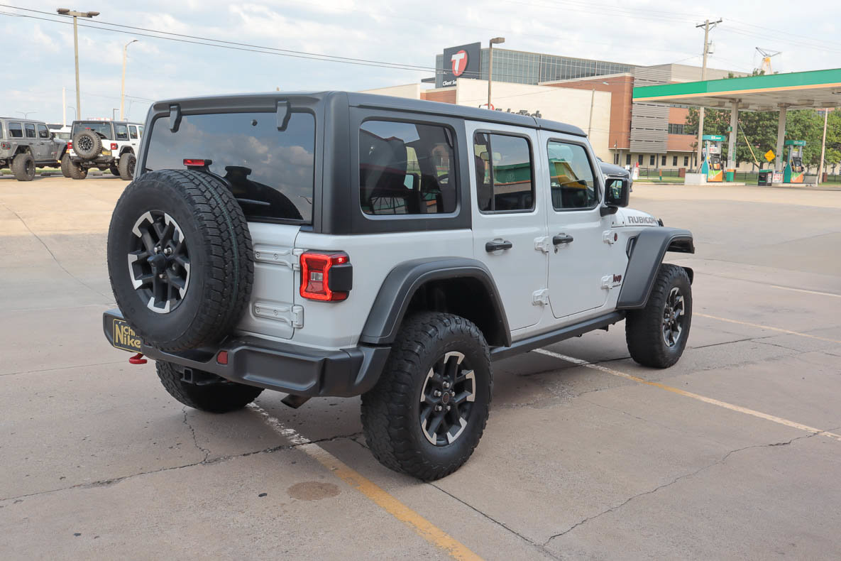 Used 2025 Jeep Wrangler Unlimited Rubicon AWD/4WD image 5