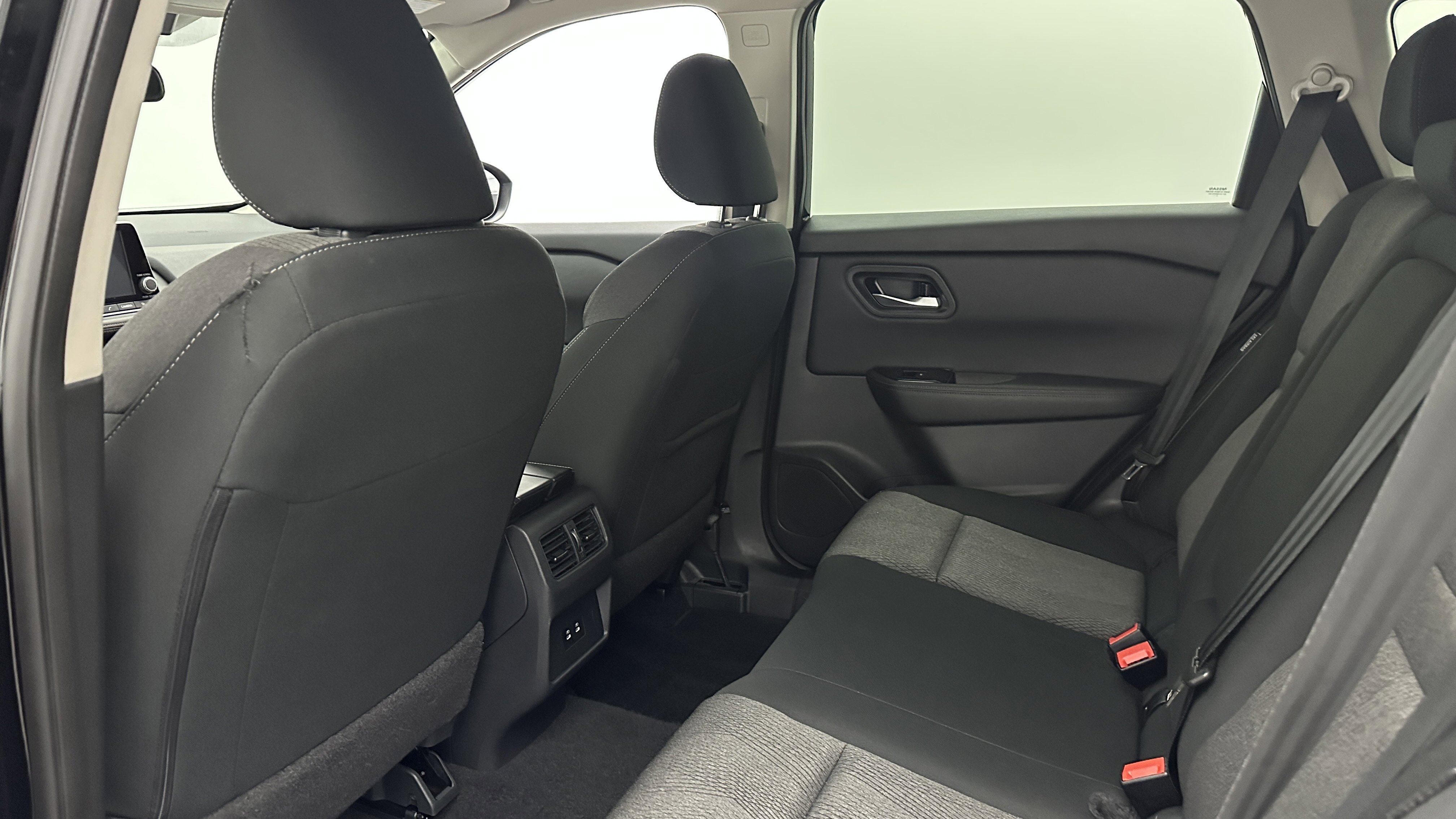 Used 2025 Nissan Rogue SV image 26