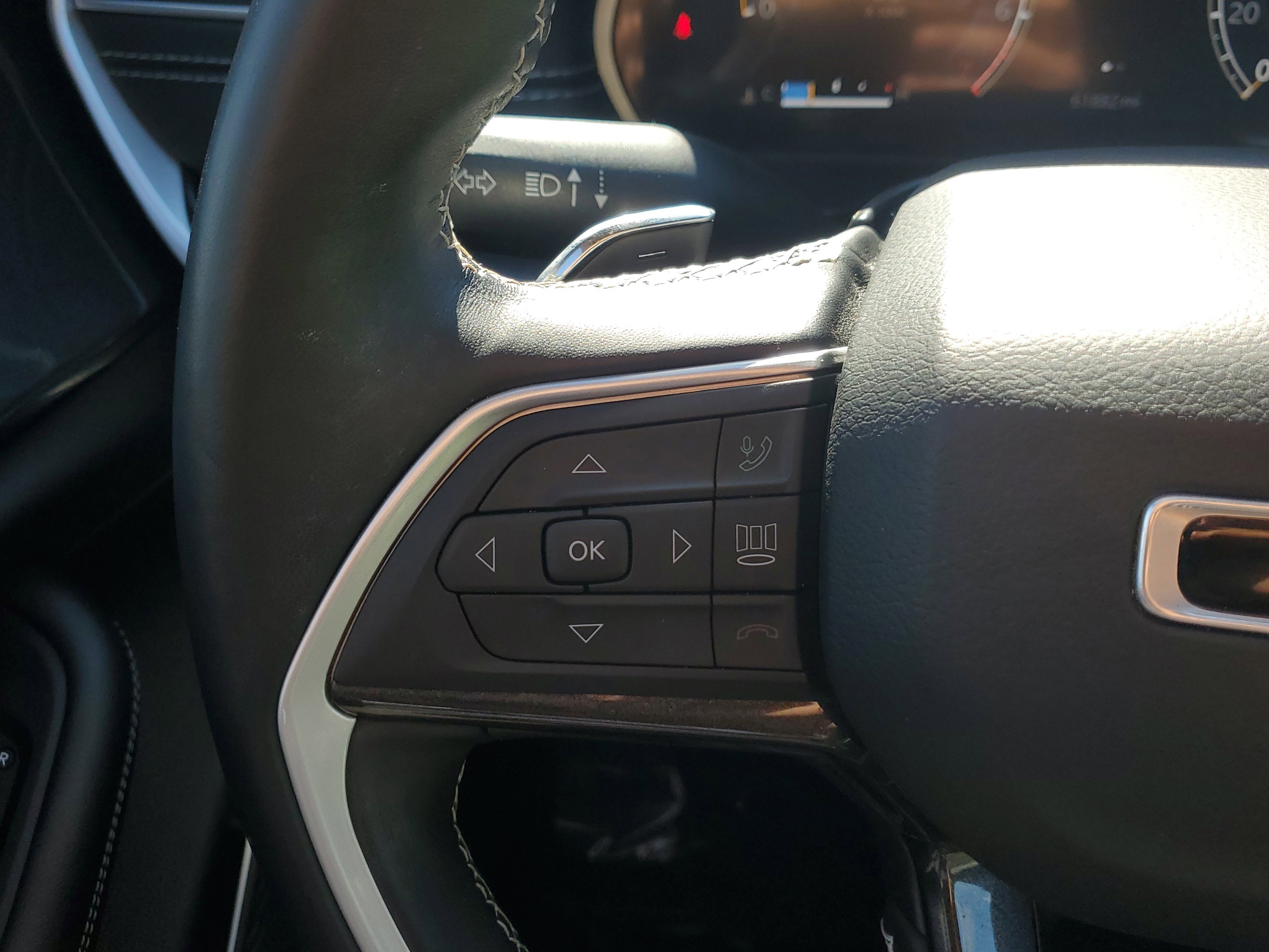 Used 2021 Jeep Grand Cherokee L Laredo image 26