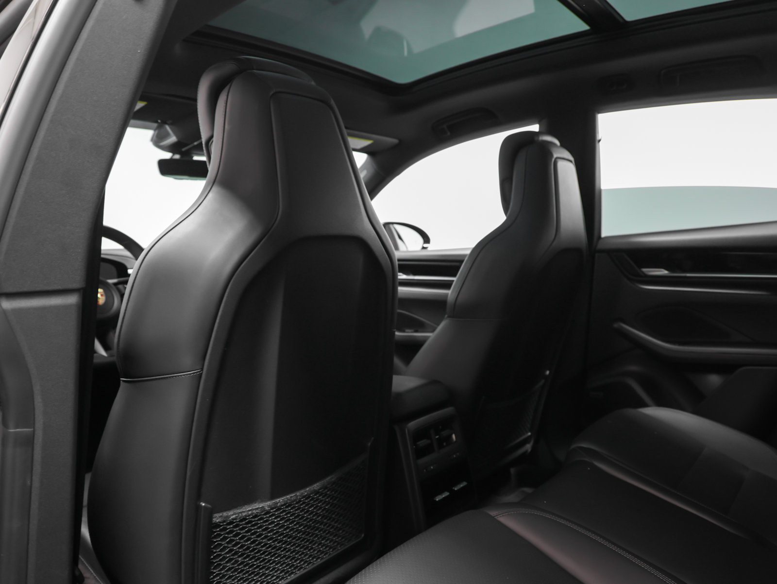 Certified 2025 Porsche Macan Electric RWD image 37