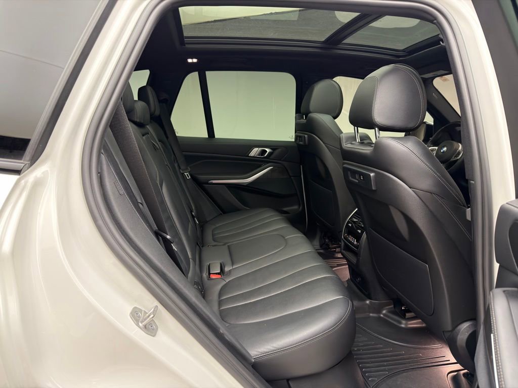 Used 2022 BMW X5 xDrive40i w/ M Sport Package image 6