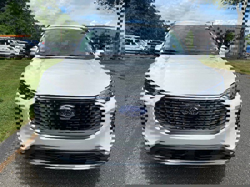 New 2025 Ford Escape SE image 2