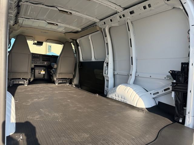 New 2025 Chevrolet Express 3500 w/ Driver Convenience Package image 28