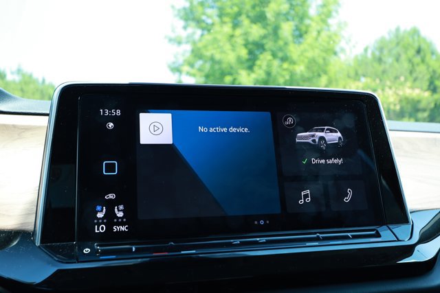 Used 2025 Volkswagen Atlas SE w/ Black Wheel Package FWD image 15