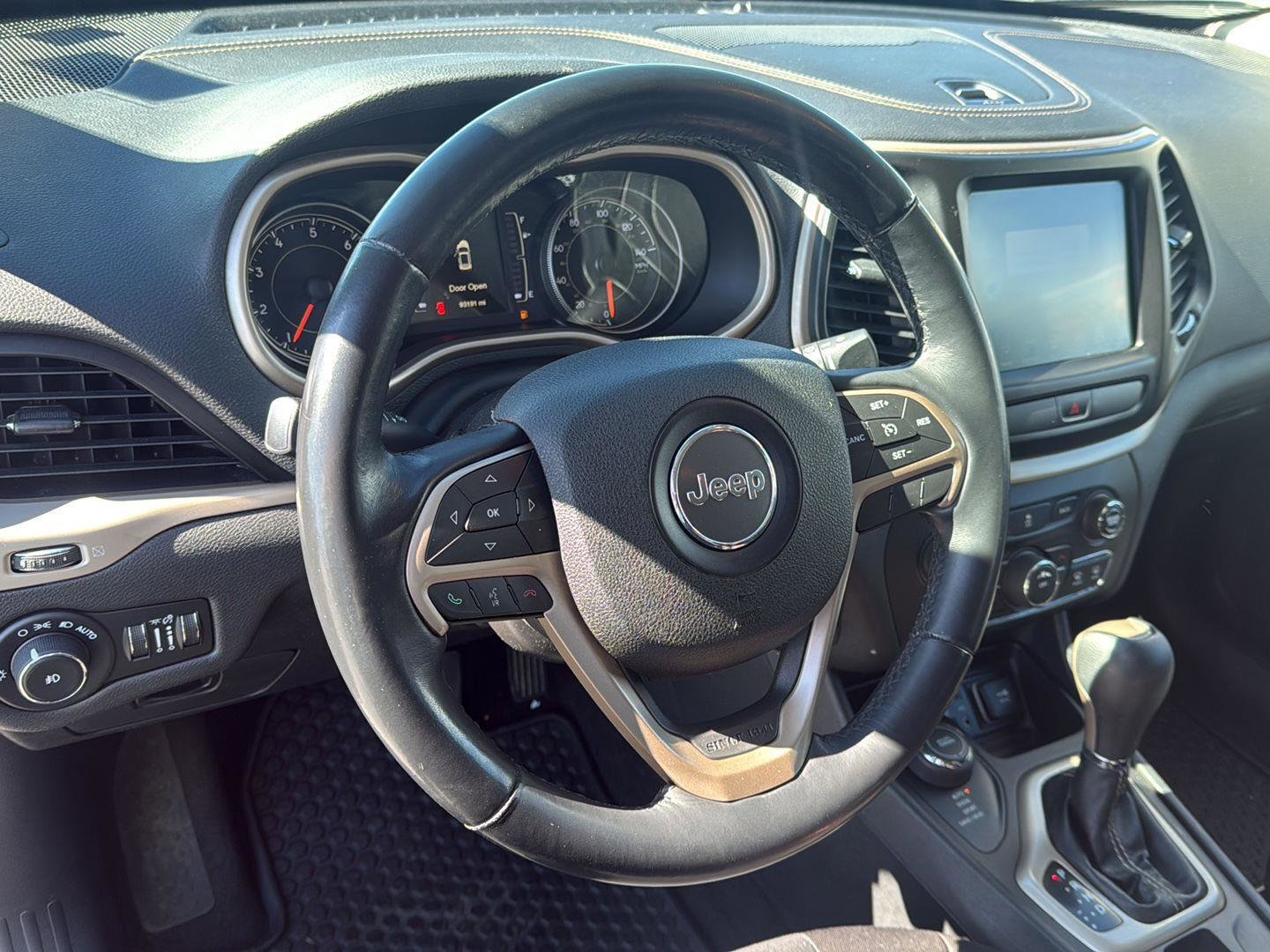 Used 2016 Jeep Cherokee Latitude w/ Cold Weather Group image 15