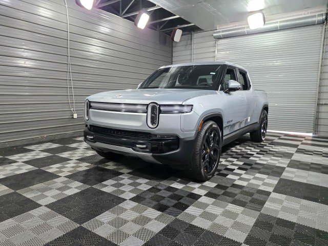 Used 2025 Rivian R1T Adventure image 49