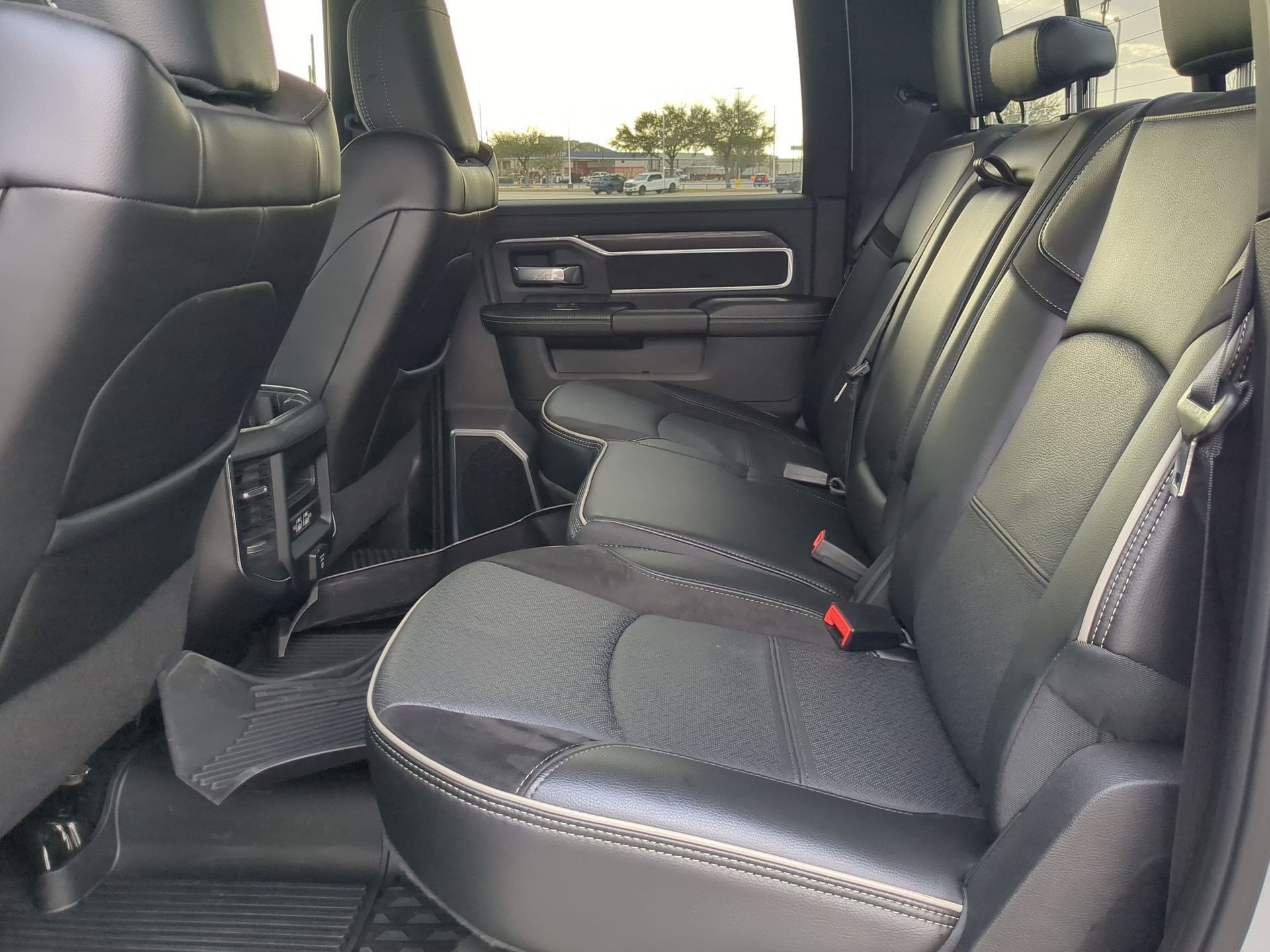 Used 2024 RAM 3500 Laramie w/ Night Edition image 28