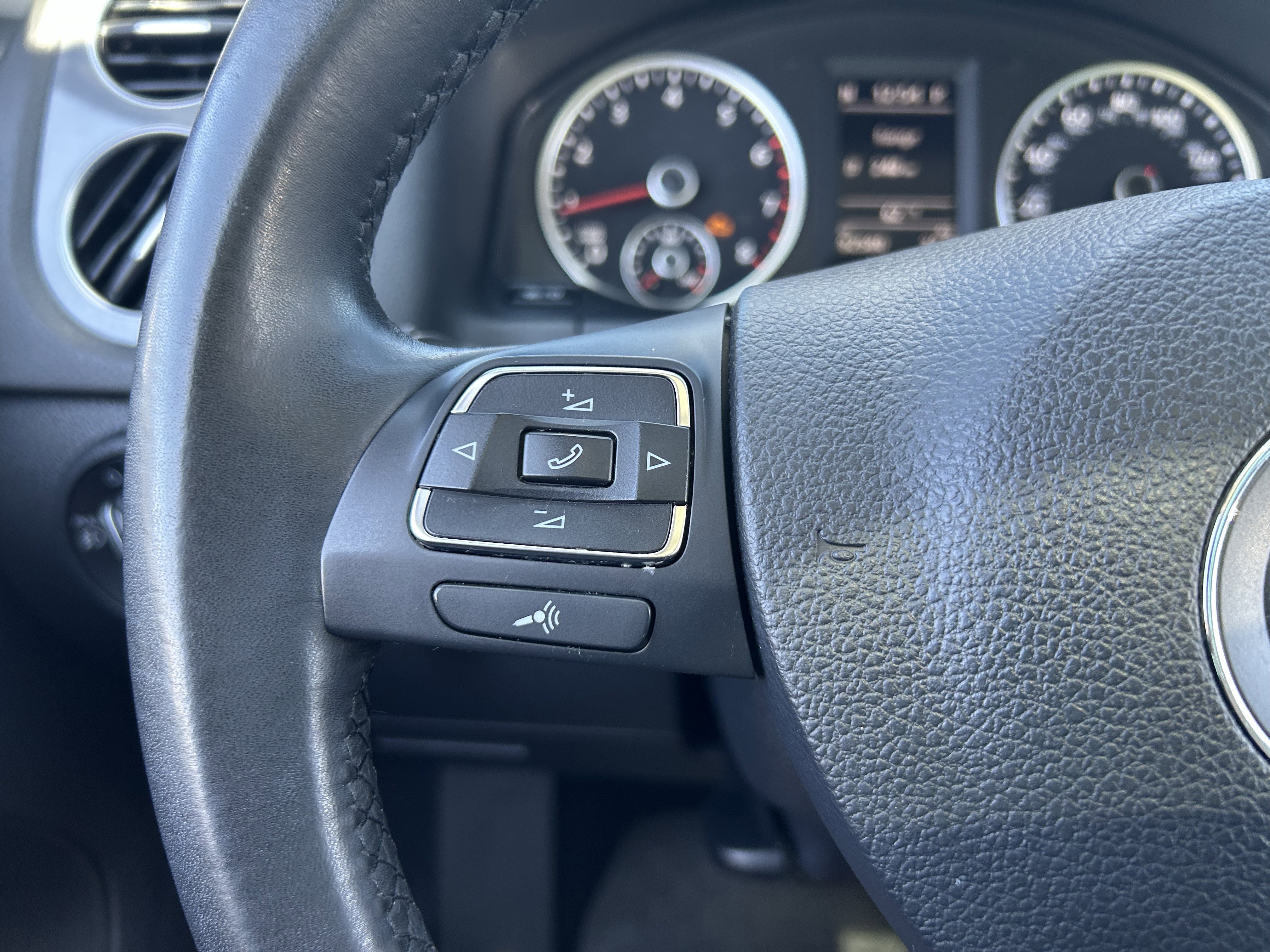 Used 2017 Volkswagen Tiguan Sport image 18