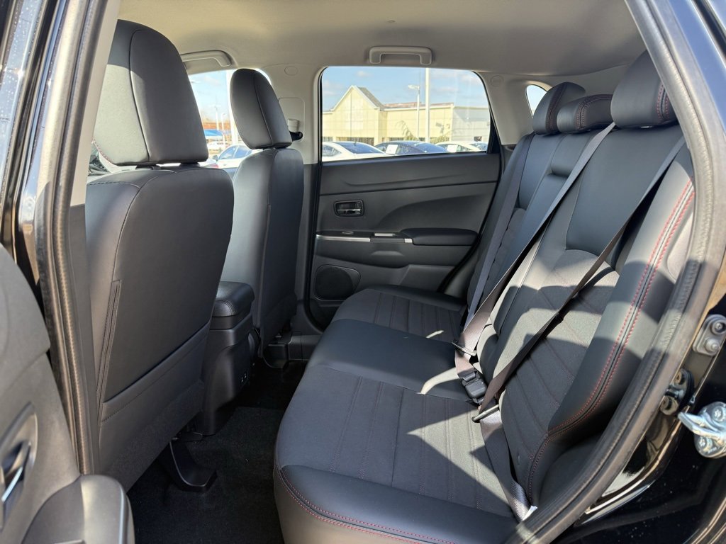 New 2026 Mitsubishi Outlander SEL image 23