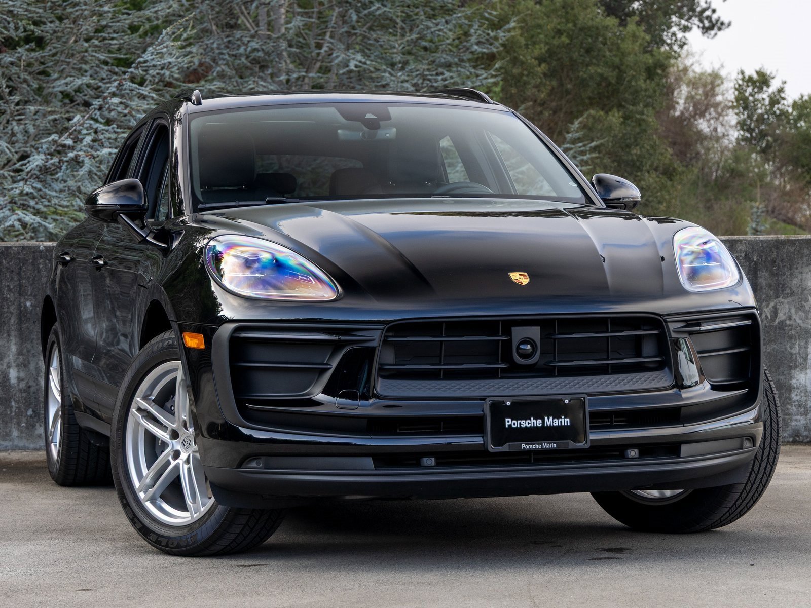 Certified 2025 Porsche Macan image 6