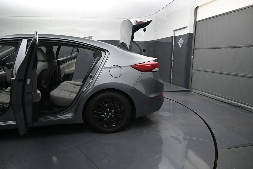 Used 2017 Hyundai Elantra SE FWD image 12