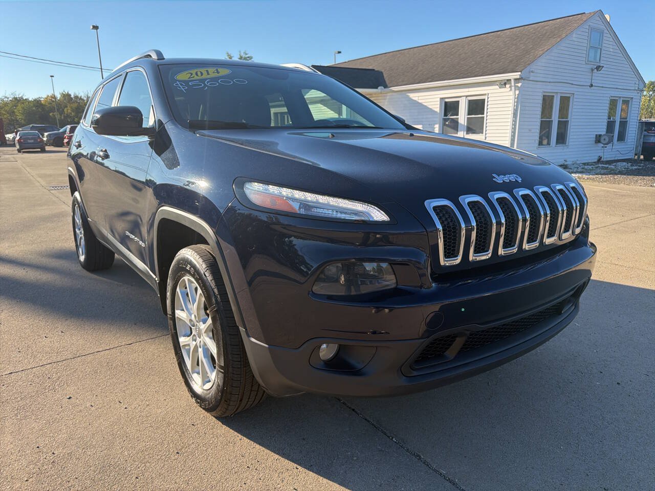 Used 2014 Jeep Cherokee Latitude w/ Comfort/Convenience Group AWD/4WD image 2
