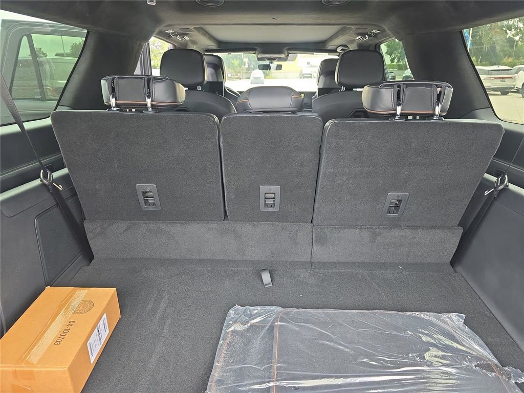 New 2025 Lincoln Navigator L Black Label image 8