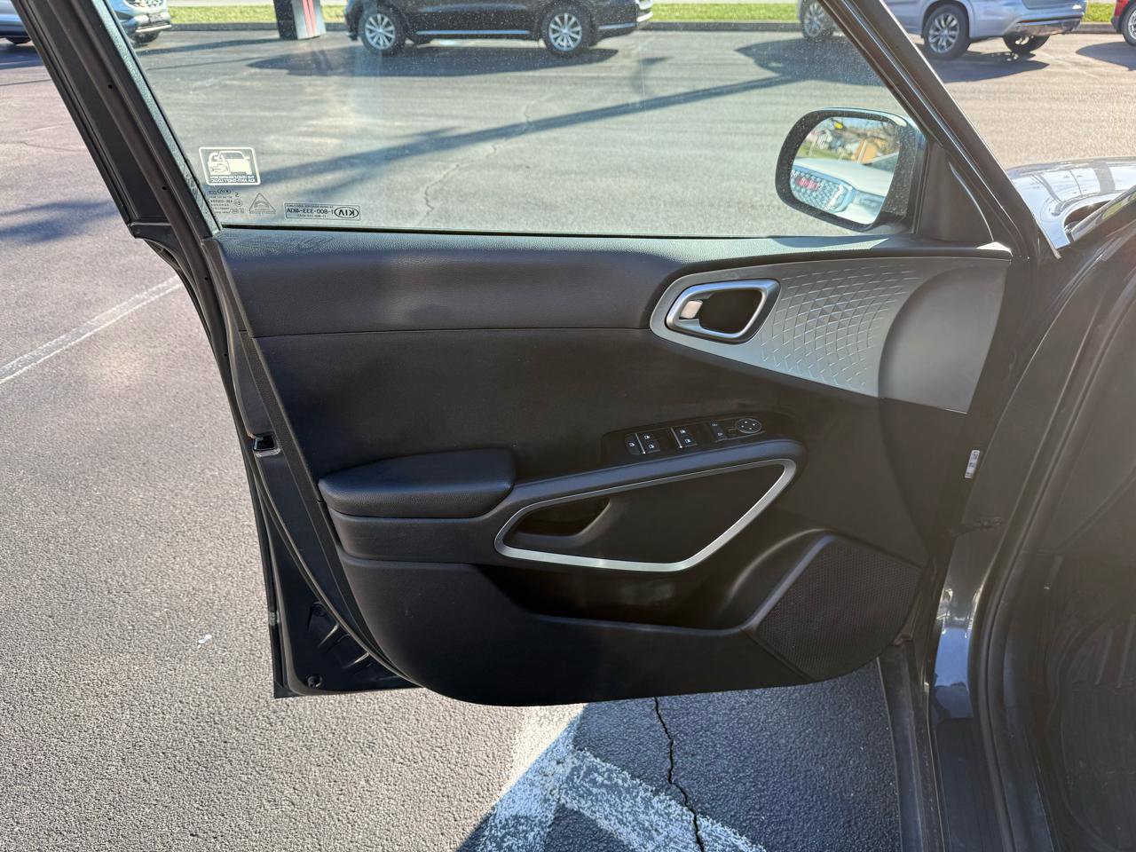 Used 2021 Kia Soul LX image 8