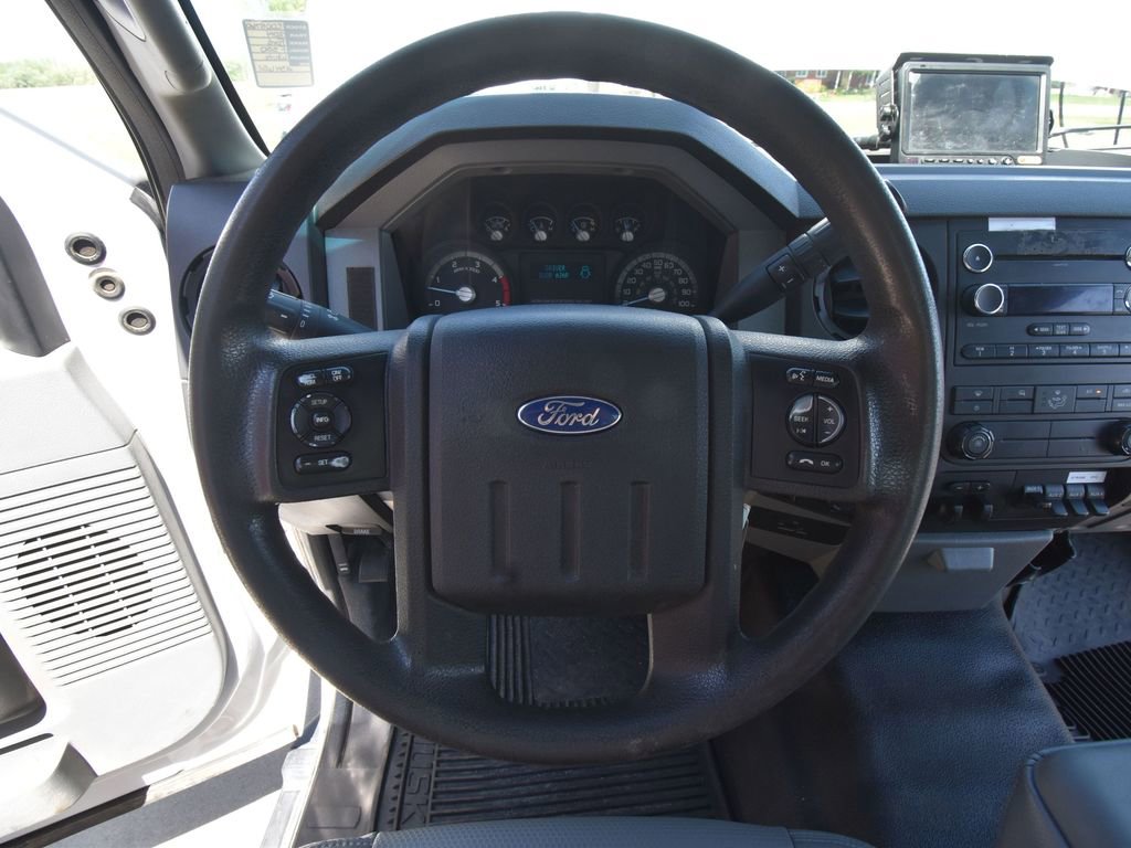 Used 2014 Ford F550 4x4 Regular Cab Super Duty image 32